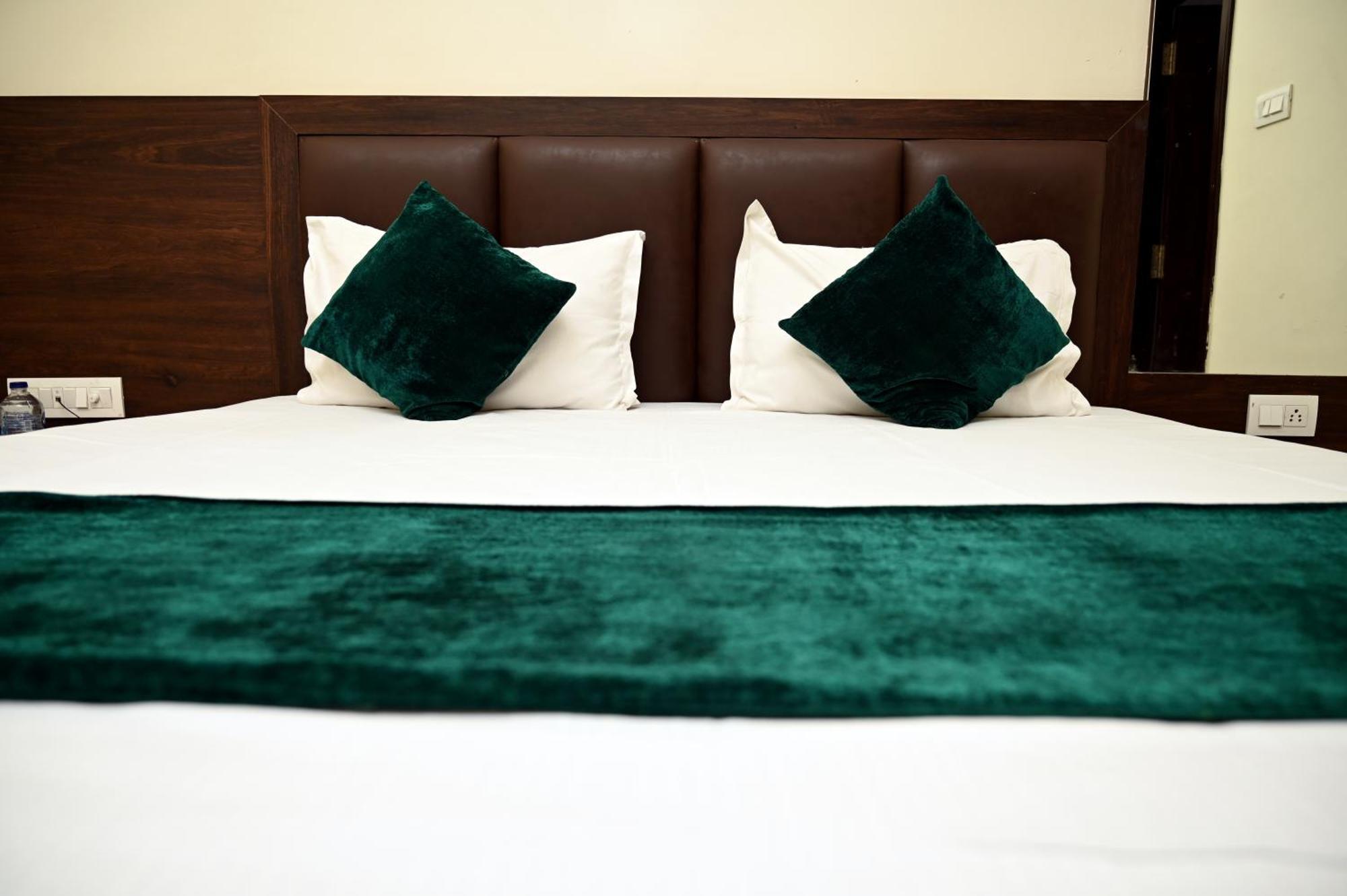 Hotel Pulse Inn Near Railway Station ג'איפור מראה חיצוני תמונה