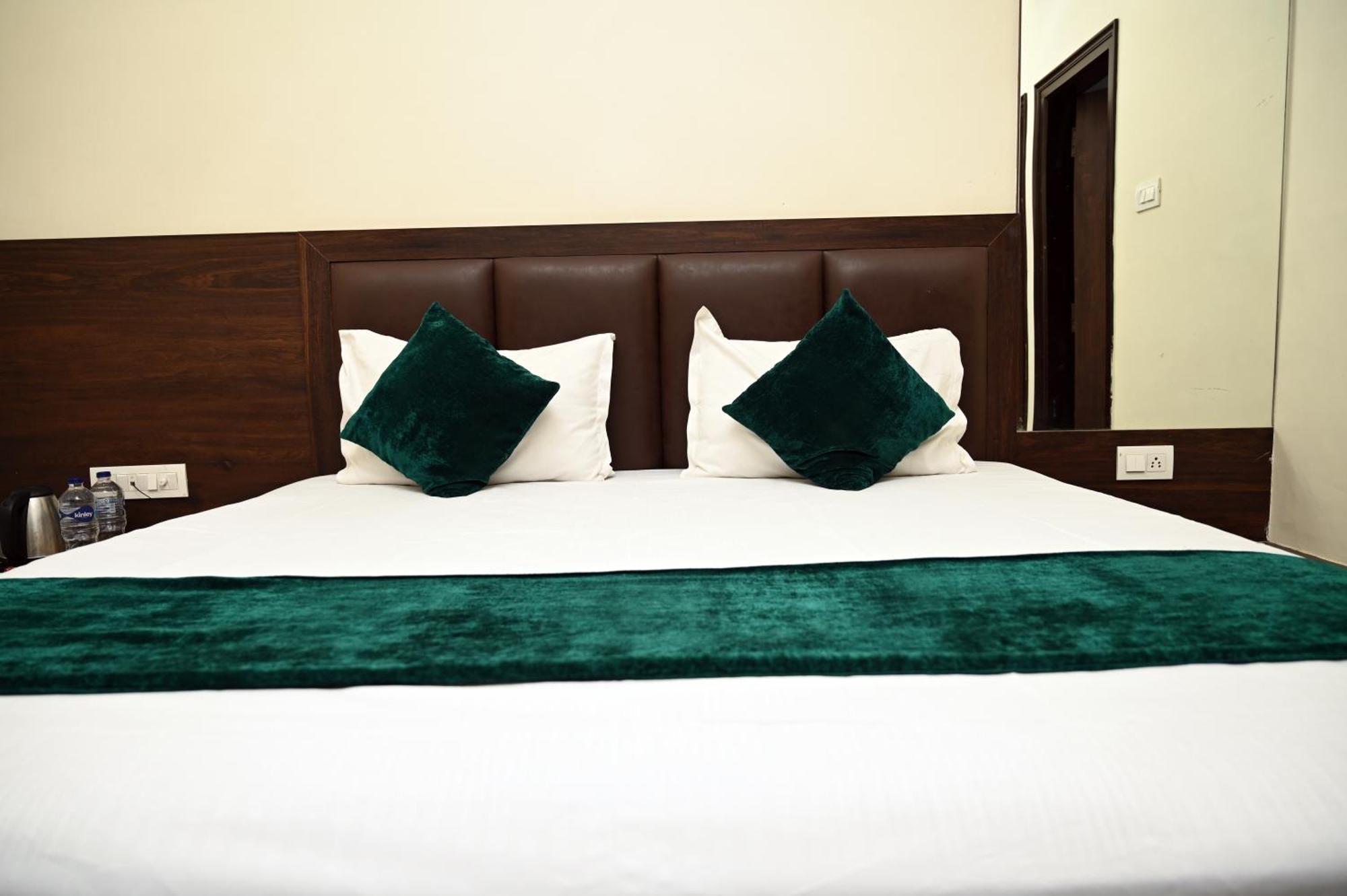 Hotel Pulse Inn Near Railway Station ג'איפור מראה חיצוני תמונה